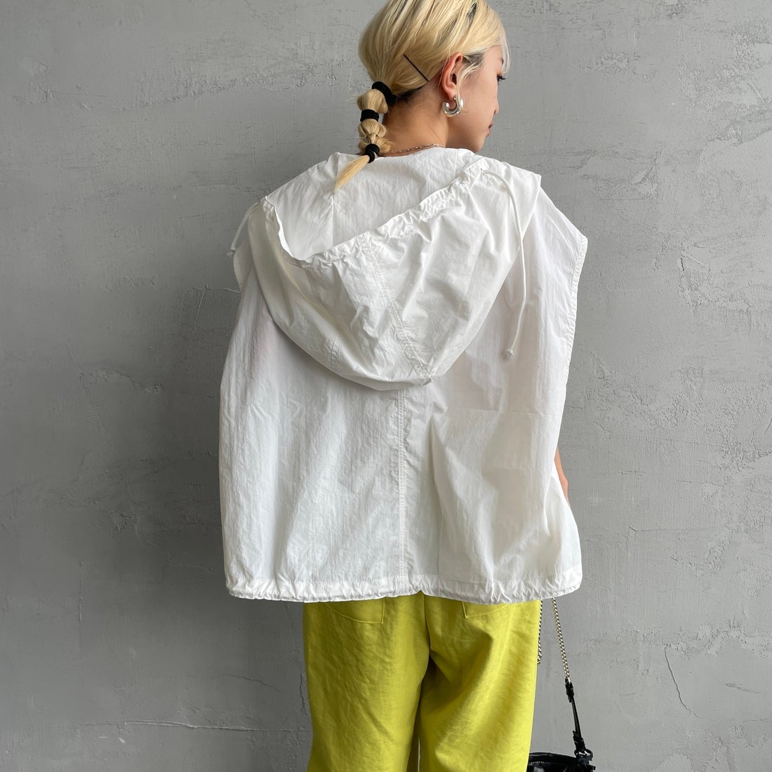 MILITARY [ミリタリー] 別注 スノーパーカーベスト [T-25389007-JF] WHITE &&モデル身長：150cm 着用サイズ：M&&