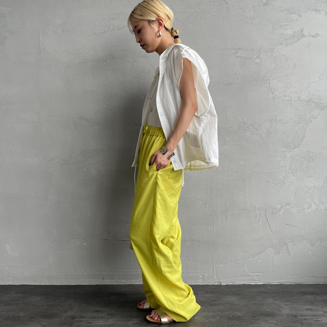 MILITARY [ミリタリー] 別注 スノーパーカーベスト [T-25389007-JF] WHITE &&モデル身長：150cm 着用サイズ：M&&