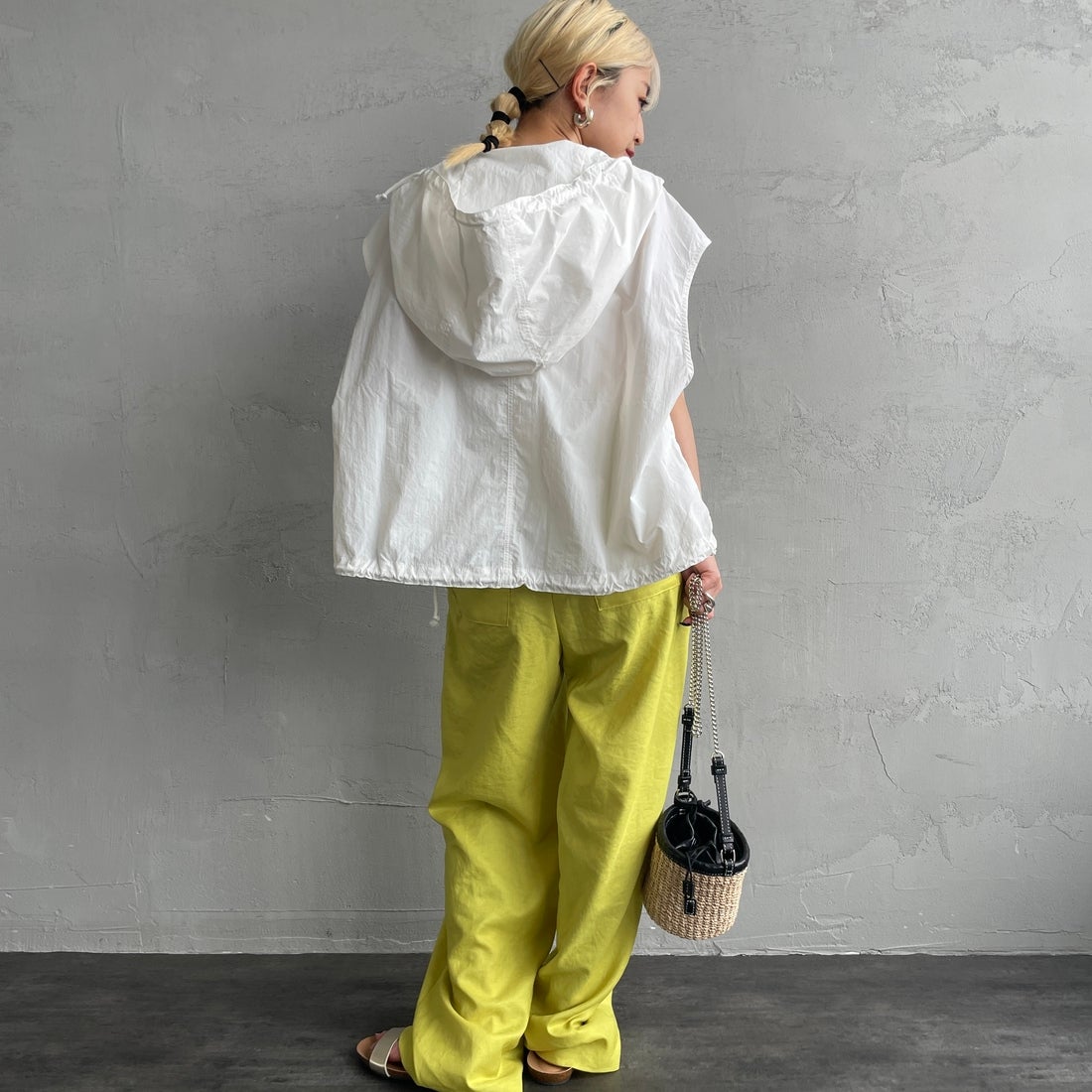 MILITARY [ミリタリー] 別注 スノーパーカーベスト [T-25389007-JF] WHITE &&モデル身長：150cm 着用サイズ：M&&