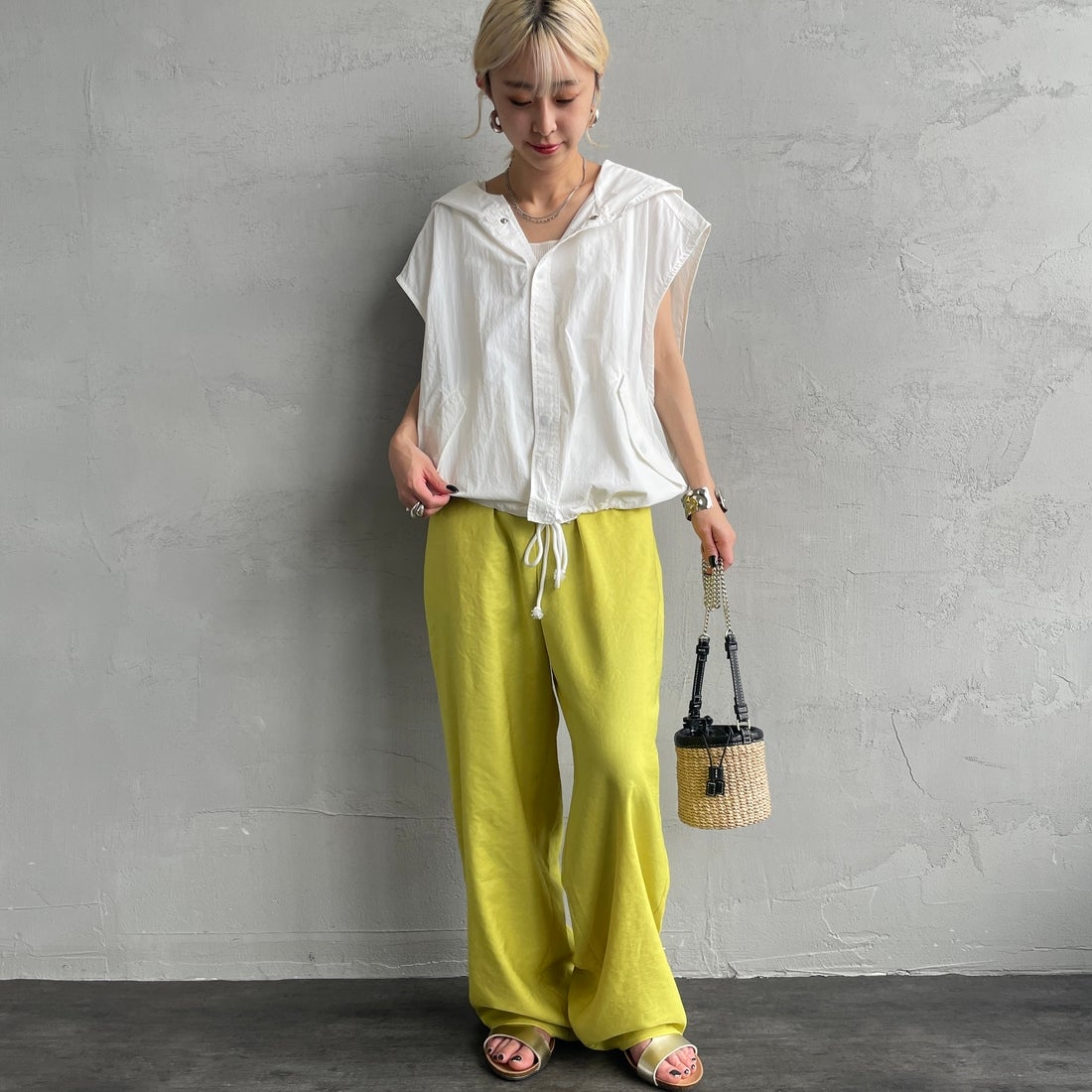 MILITARY [ミリタリー] 別注 スノーパーカーベスト [T-25389007-JF] WHITE &&モデル身長：150cm 着用サイズ：M&&