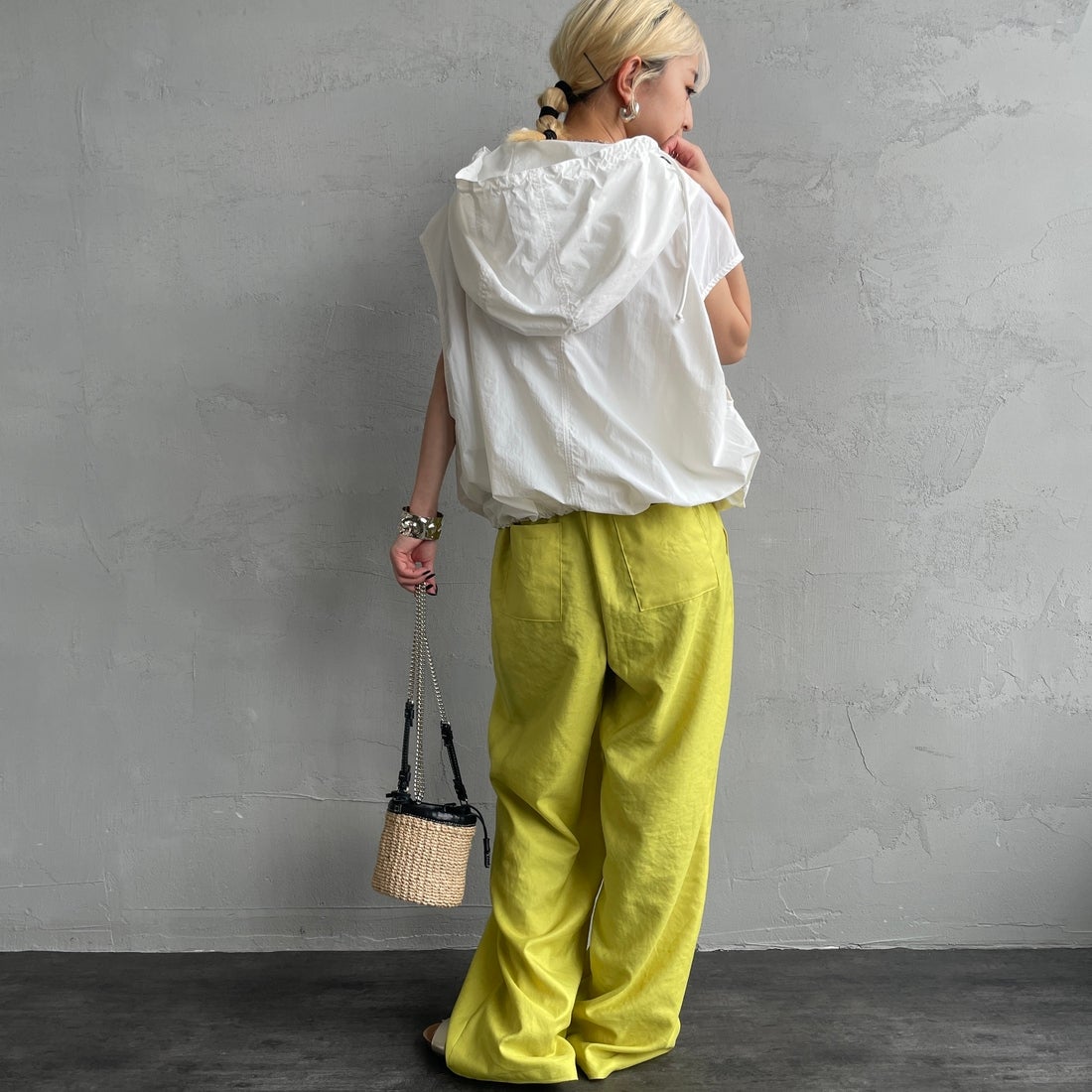 MILITARY [ミリタリー] 別注 スノーパーカーベスト [T-25389007-JF] WHITE &&モデル身長：150cm 着用サイズ：M&&