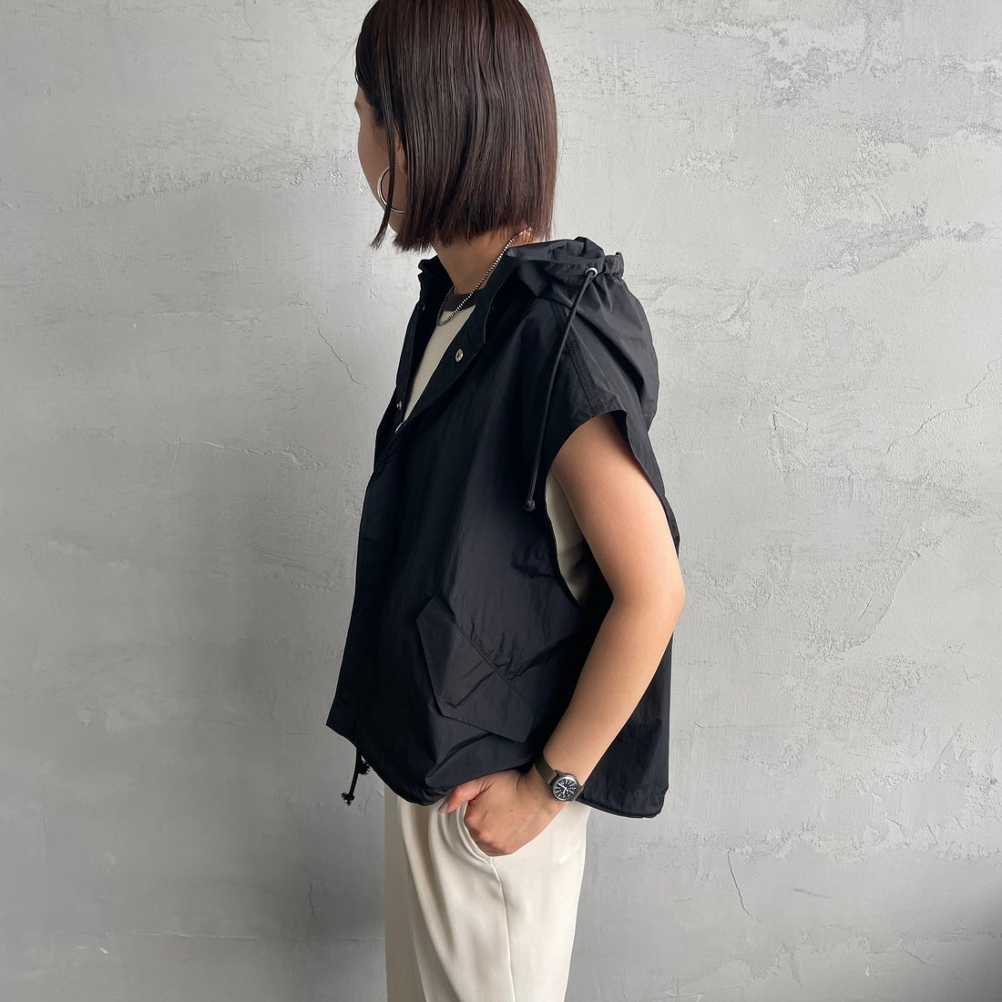 MILITARY [ミリタリー] 別注 スノーパーカーベスト [T-25389007-JF] BLACK &&モデル身長：159cm 着用サイズ：M&&