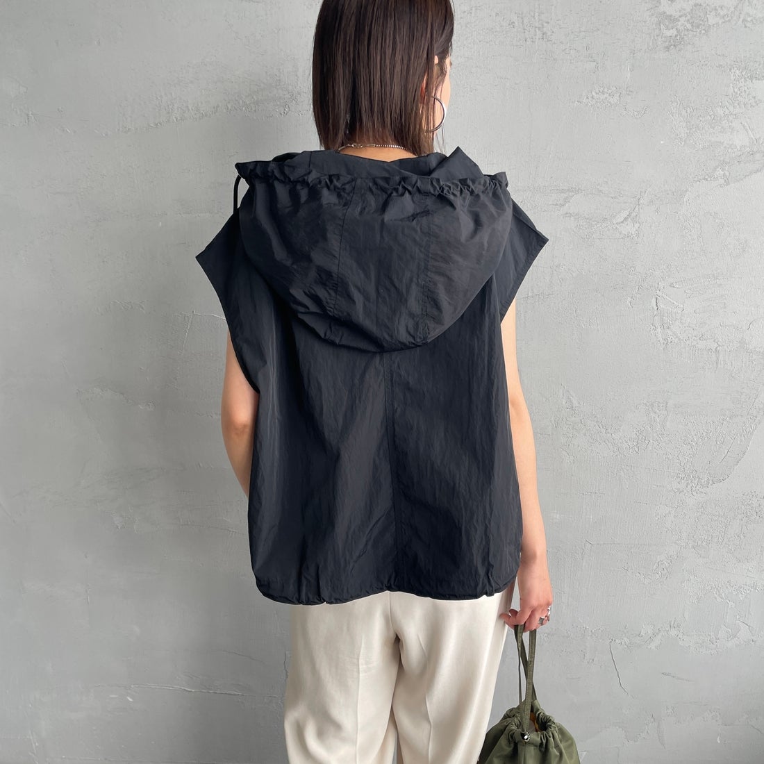 MILITARY [ミリタリー] 別注 スノーパーカーベスト [T-25389007-JF] BLACK &&モデル身長：159cm 着用サイズ：M&&