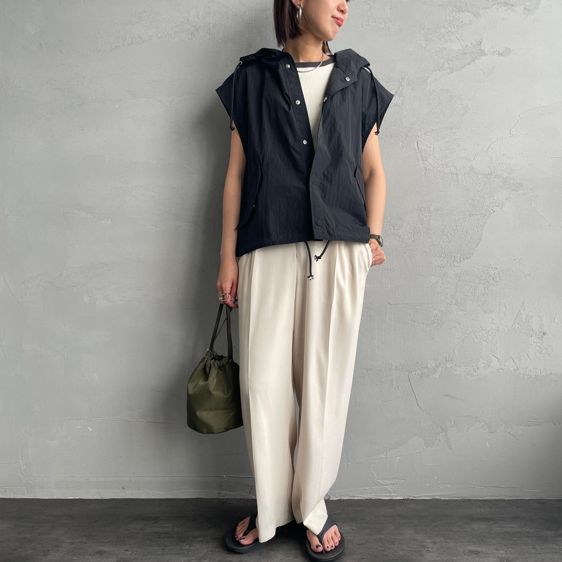 MILITARY [ミリタリー] 別注 スノーパーカーベスト [T-25389007-JF] BLACK &&モデル身長：159cm 着用サイズ：M&&