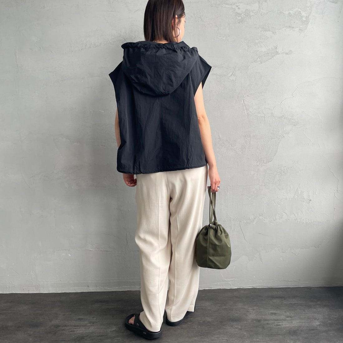 MILITARY [ミリタリー] 別注 スノーパーカーベスト [T-25389007-JF] BLACK &&モデル身長：159cm 着用サイズ：M&&