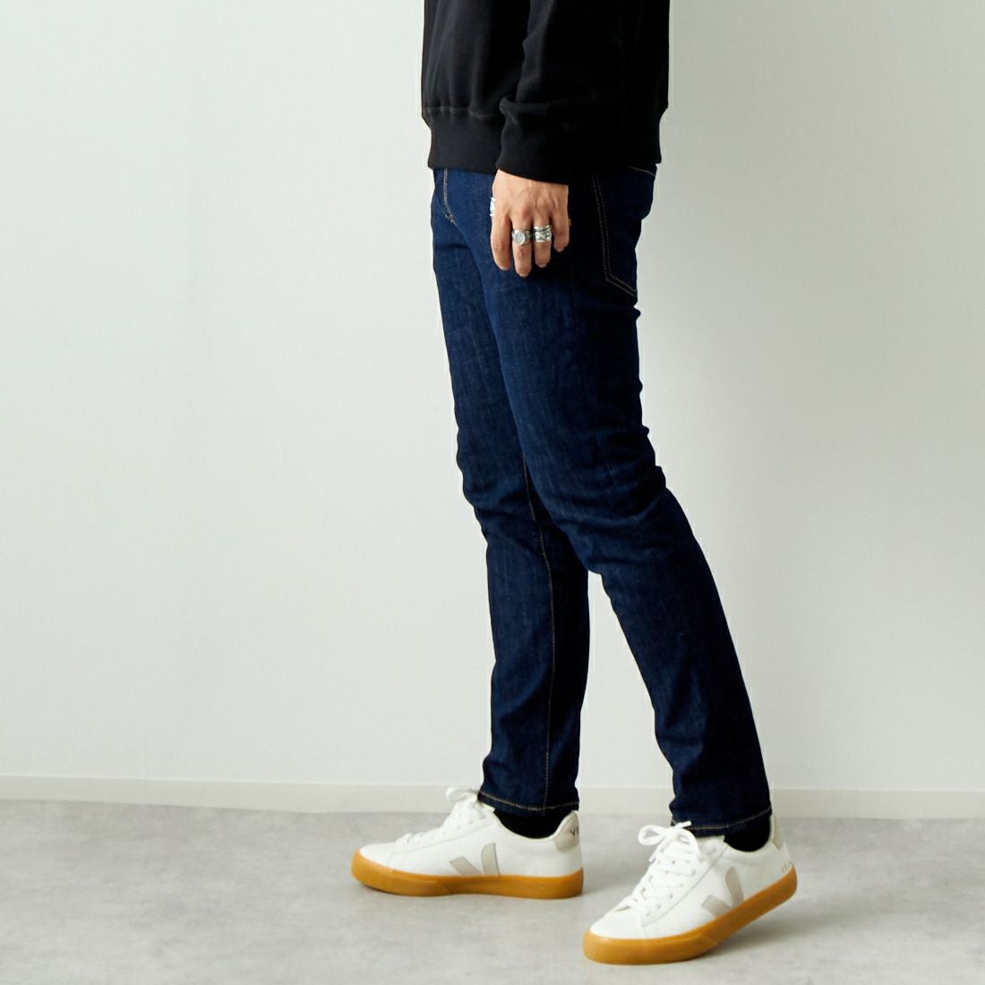 Dsquared2 [ディースクエアード] スケータージーンズ [74LB1425-30664] 470 NAVY B &&モデル身長：179cm 着用サイズ：46&&