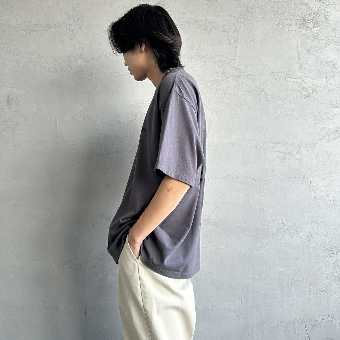 PENDLETON [ペンドルトン] 別注 ピグメント染め ネイティブ柄バックプリントTシャツ [5275-0206-JF] SUMIKURO &&モデル身長：179cm 着用サイズ：XL&&