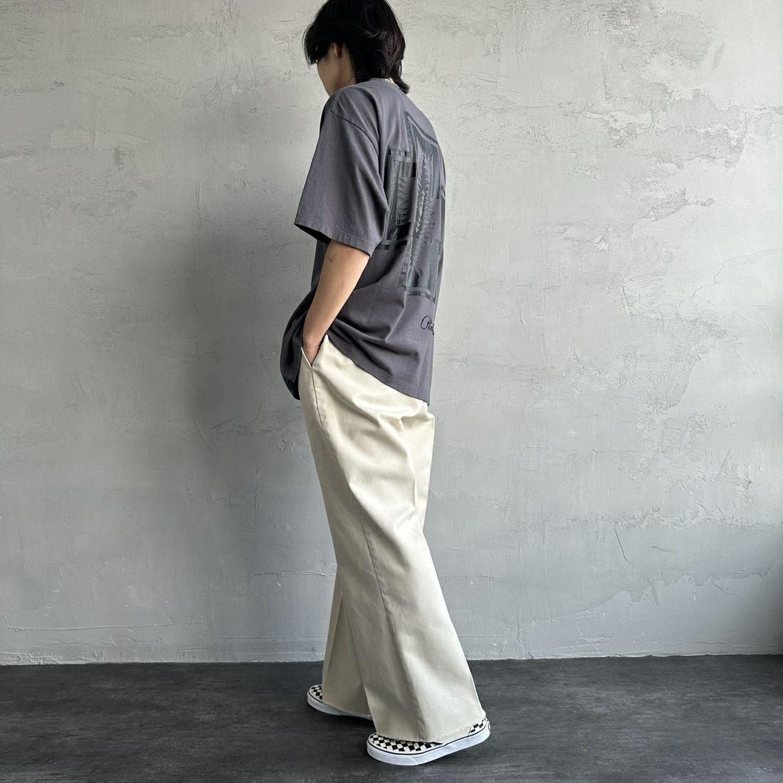 PENDLETON [ペンドルトン] 別注 ピグメント染め ネイティブ柄バックプリントTシャツ [5275-0206-JF] SUMIKURO &&モデル身長：179cm 着用サイズ：XL&&