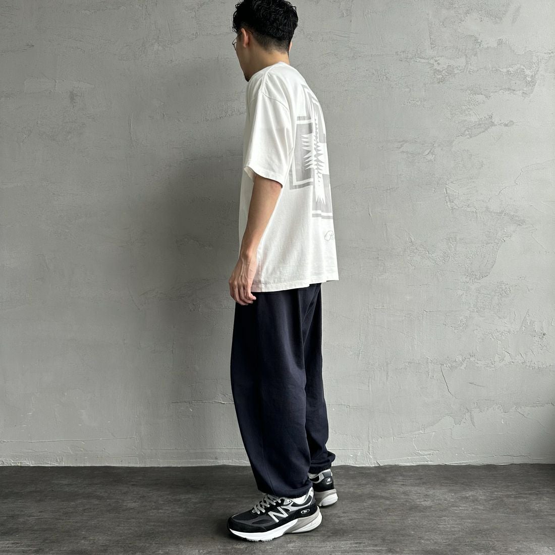 PENDLETON [ペンドルトン] 別注 ピグメント染め ネイティブ柄バックプリントTシャツ [5275-0206-JF] WHITE &&モデル身長：168cm 着用サイズ：M&&