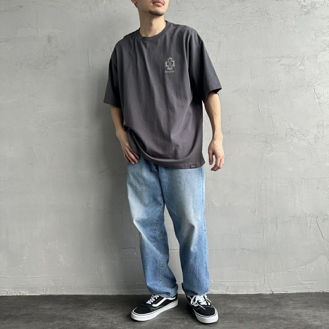 PENDLETON [ペンドルトン] 別注 ピグメント染め ヒストリーロゴバックプリントTシャツ [5275-0207-JF] SUMIKURO &&モデル身長：168cm 着用サイズ：L&&