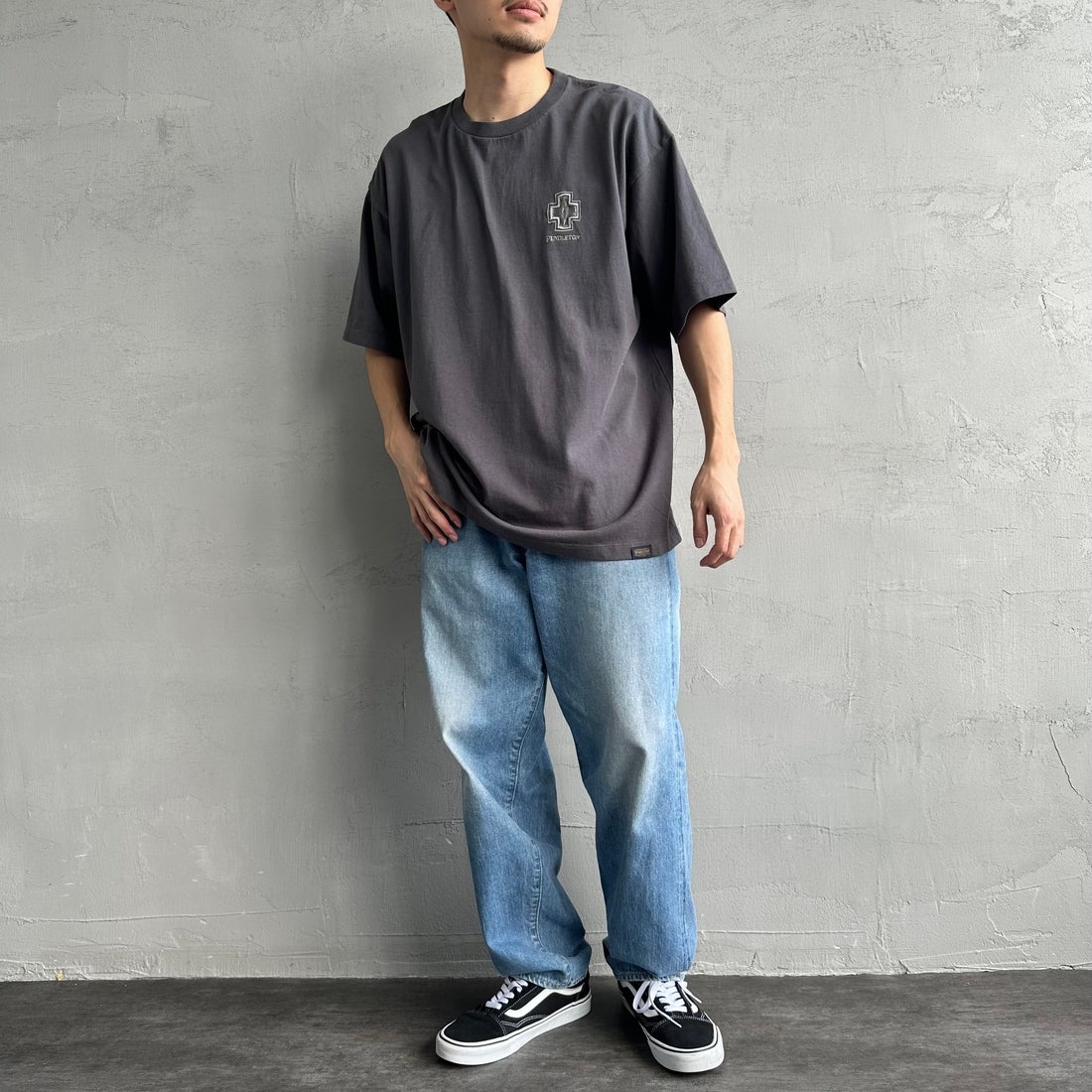 PENDLETON [ペンドルトン] 別注 ピグメント染め ヒストリーロゴバックプリントTシャツ [5275-0207-JF] SUMIKURO &&モデル身長：168cm 着用サイズ：L&&