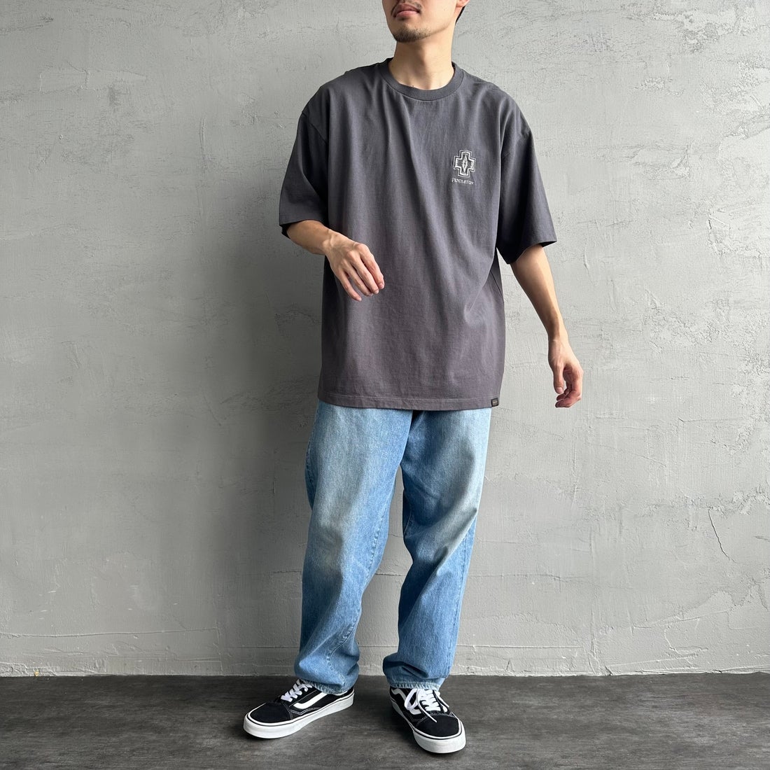 PENDLETON [ペンドルトン] 別注 ピグメント染め ヒストリーロゴバックプリントTシャツ [5275-0207-JF] SUMIKURO &&モデル身長：168cm 着用サイズ：L&&