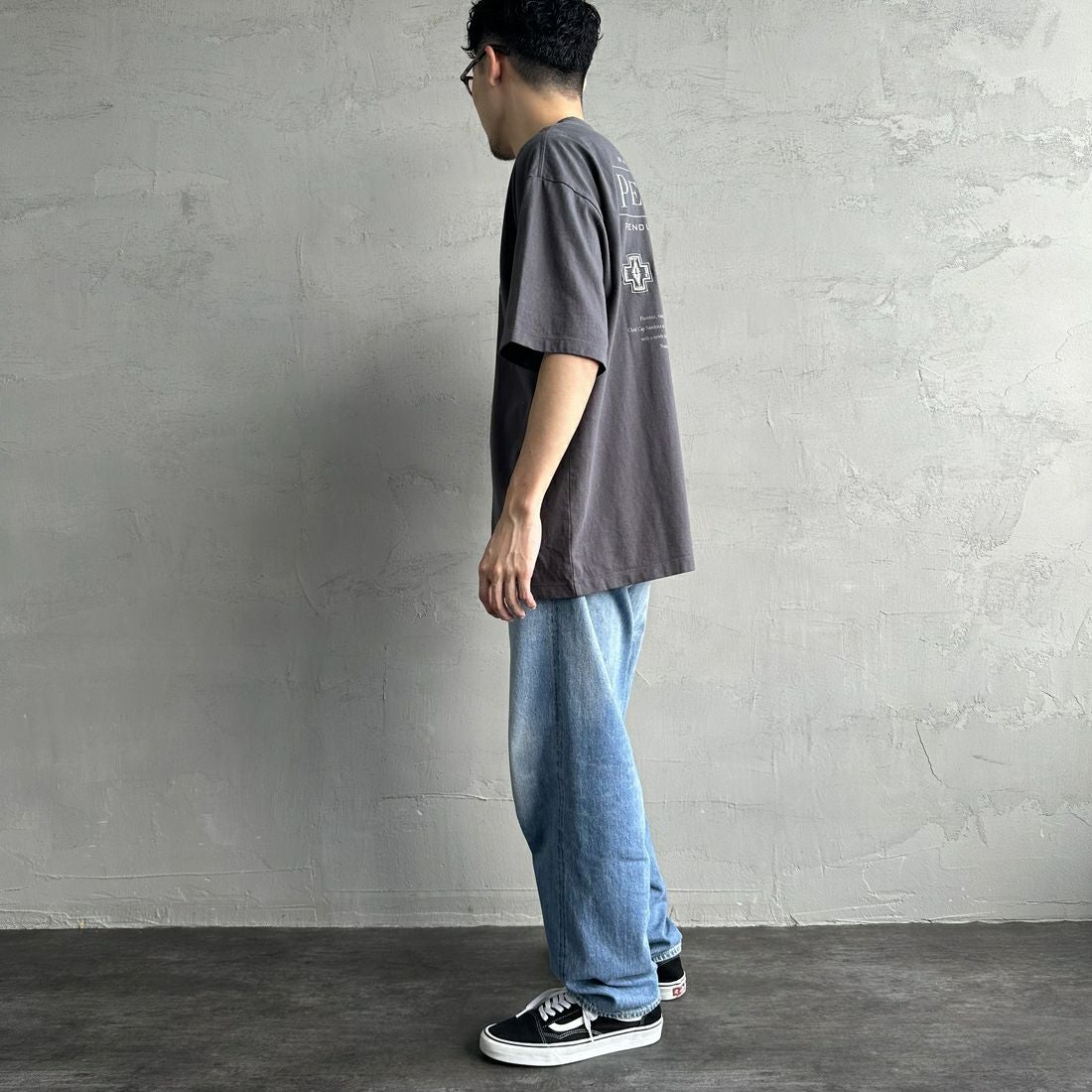 PENDLETON [ペンドルトン] 別注 ピグメント染め ヒストリーロゴバックプリントTシャツ [5275-0207-JF] SUMIKURO &&モデル身長：168cm 着用サイズ：L&&