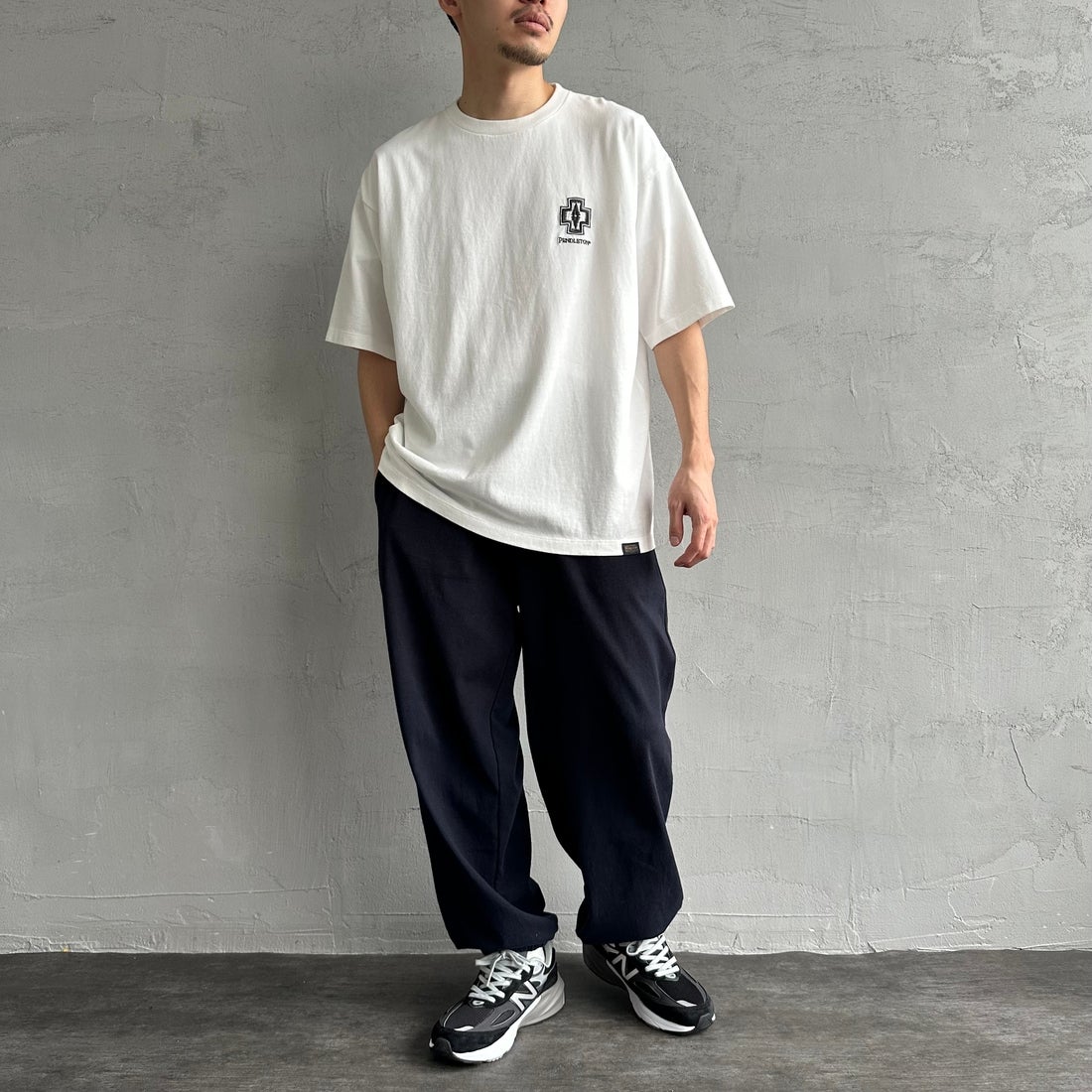 PENDLETON [ペンドルトン] 別注 ピグメント染め ヒストリーロゴバックプリントTシャツ [5275-0207-JF] WHITE &&モデル身長：168cm 着用サイズ：M&&