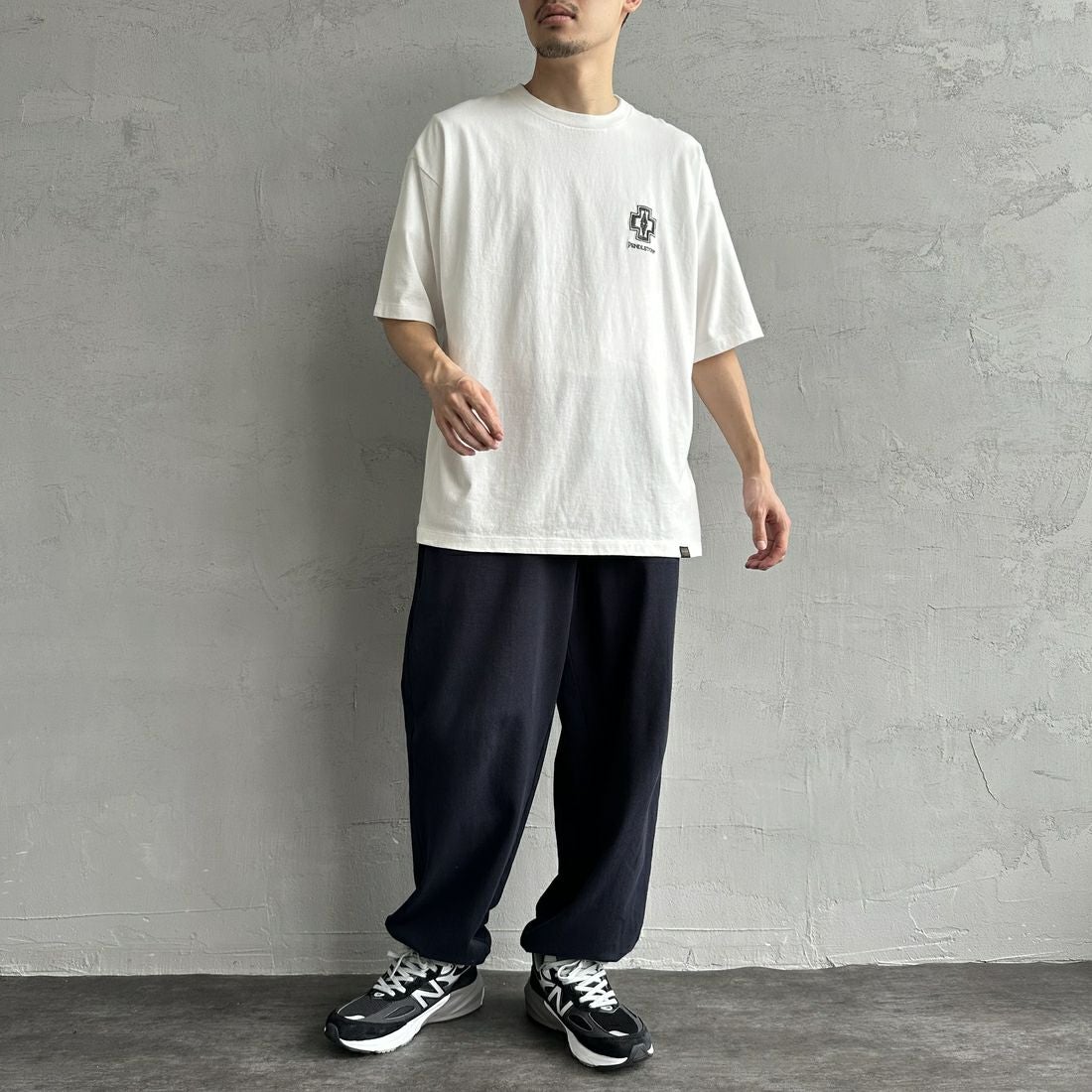 PENDLETON [ペンドルトン] 別注 ピグメント染め ヒストリーロゴバックプリントTシャツ [5275-0207-JF] WHITE &&モデル身長：168cm 着用サイズ：M&&