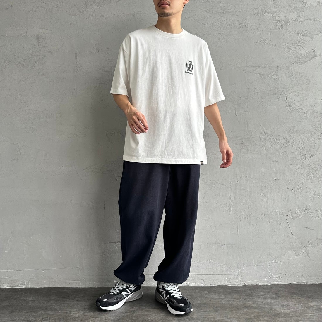 PENDLETON [ペンドルトン] 別注 ピグメント染め ヒストリーロゴバックプリントTシャツ [5275-0207-JF] WHITE &&モデル身長：168cm 着用サイズ：M&&