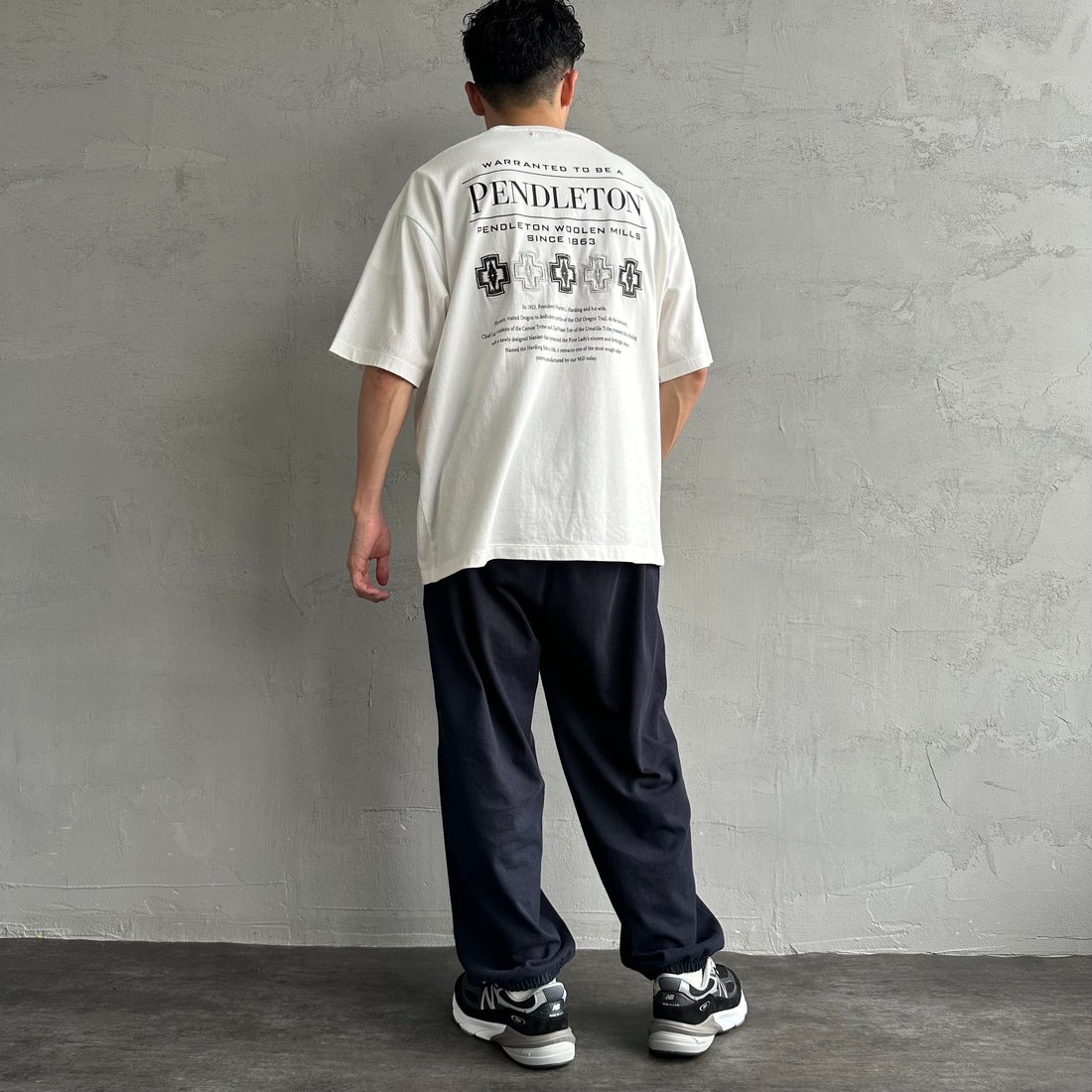 PENDLETON [ペンドルトン] 別注 ピグメント染め ヒストリーロゴバックプリントTシャツ [5275-0207-JF] WHITE &&モデル身長：168cm 着用サイズ：M&&