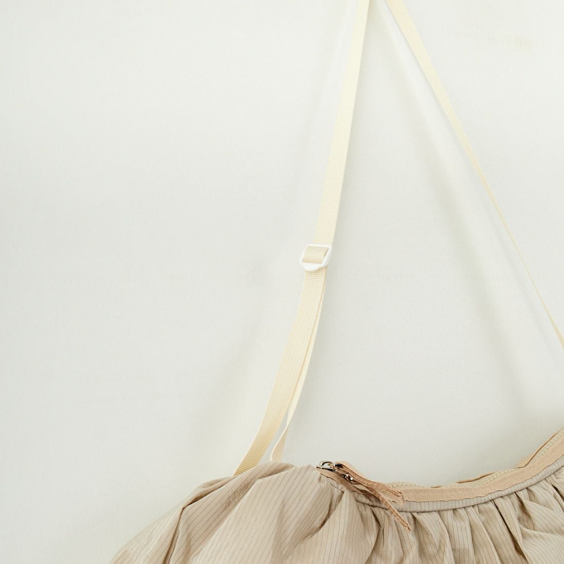 CONTROL FREAK [コントロールフリーク] シャドーフリルネオショルダーバッグ [244-120512] BEIGE