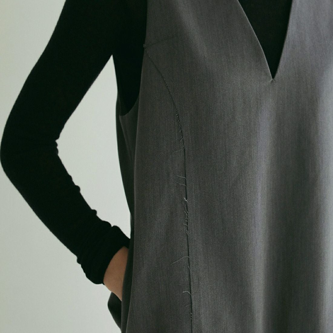 anuke [アンヌーク] カットオフVネックワンピース [62510324] GRY