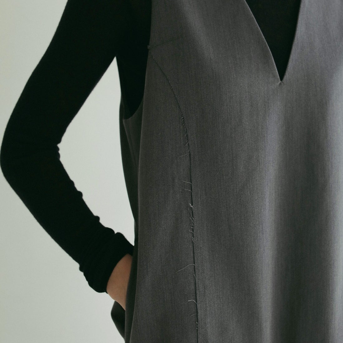 anuke [アンヌーク] カットオフVネックワンピース [62510324] GRY