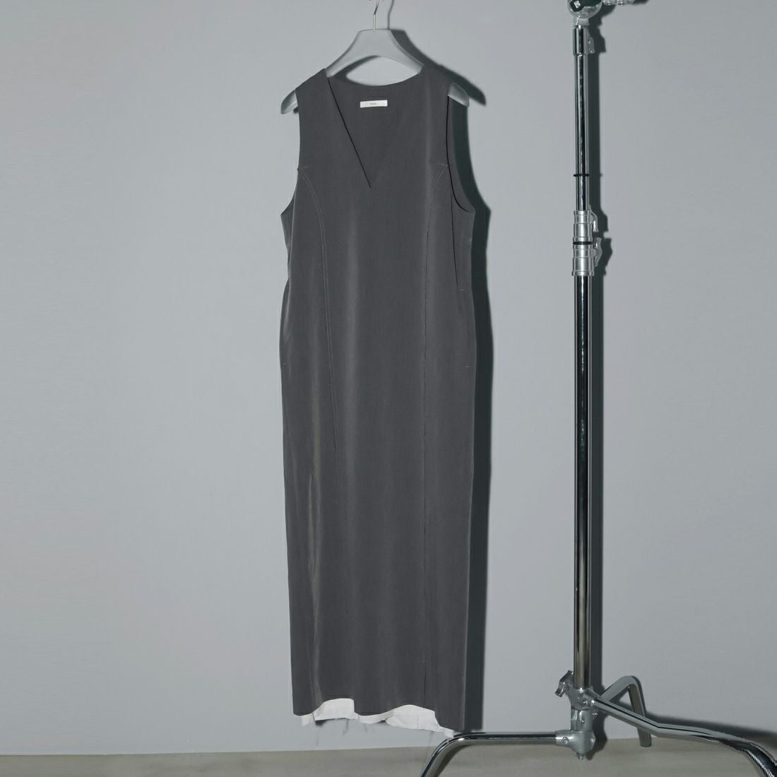 anuke [アンヌーク] カットオフVネックワンピース [62510324] GRY