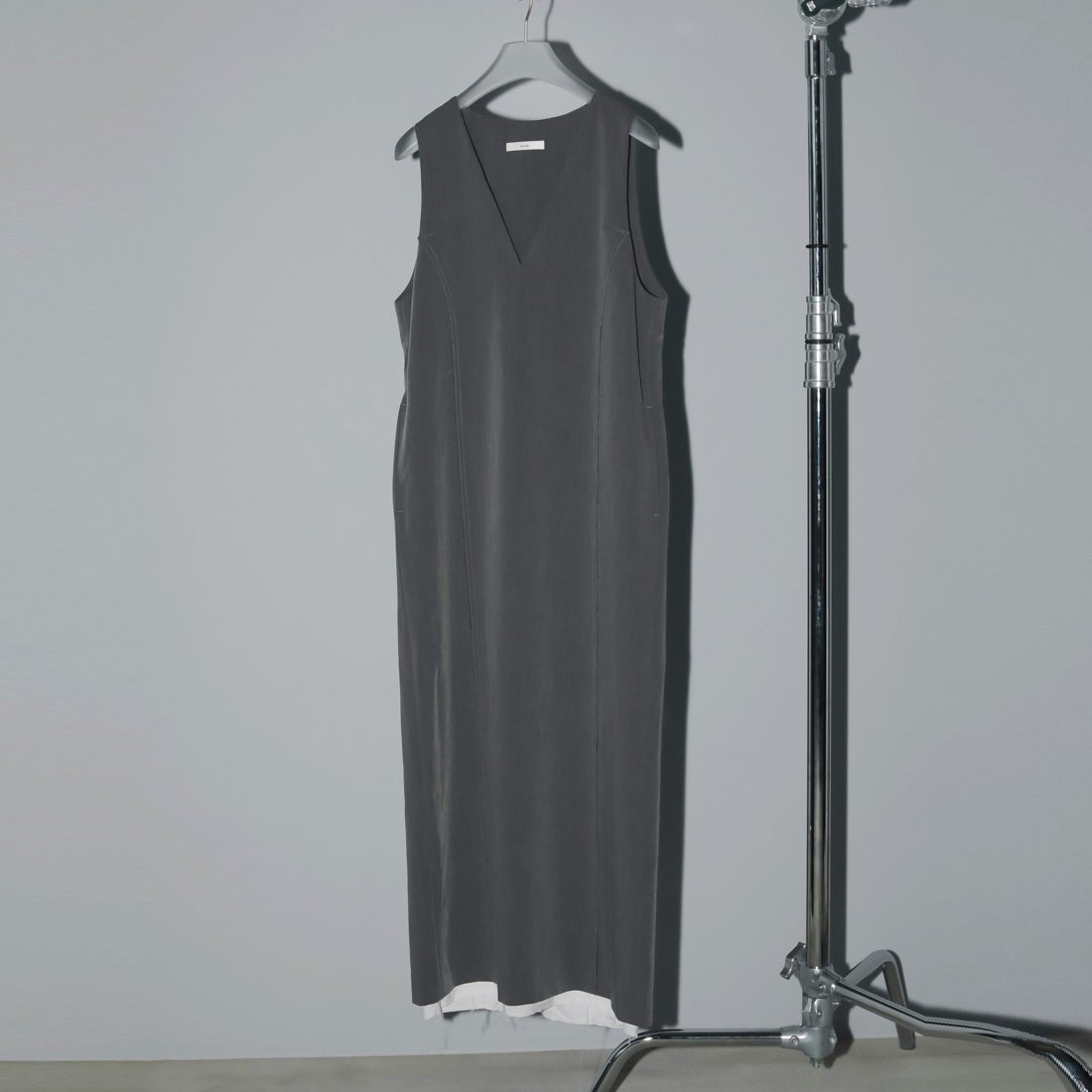 anuke [アンヌーク] カットオフVネックワンピース [62510324] GRY