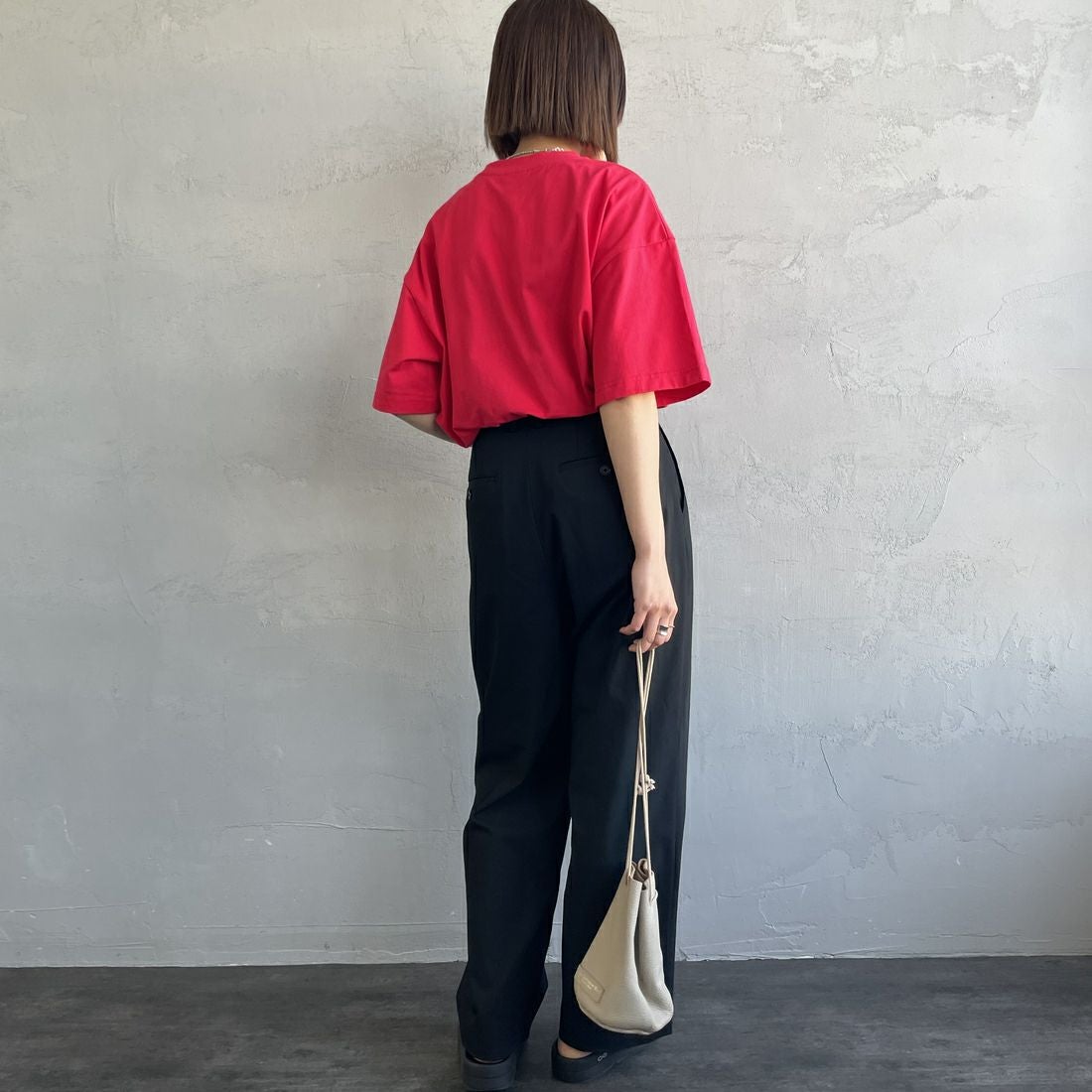 Fanatics [ファナティクス] 別注 MLB ワンポイントロゴ刺繍Tシャツ [ML0124FW0013-1-JF] RED &&モデル身長：159cm 着用サイズ：S&&