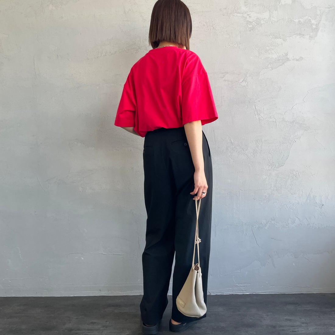 Fanatics [ファナティクス] 別注 MLB ワンポイントロゴ刺繍Tシャツ [ML0124FW0013-1-JF] RED &&モデル身長：159cm 着用サイズ：S&&