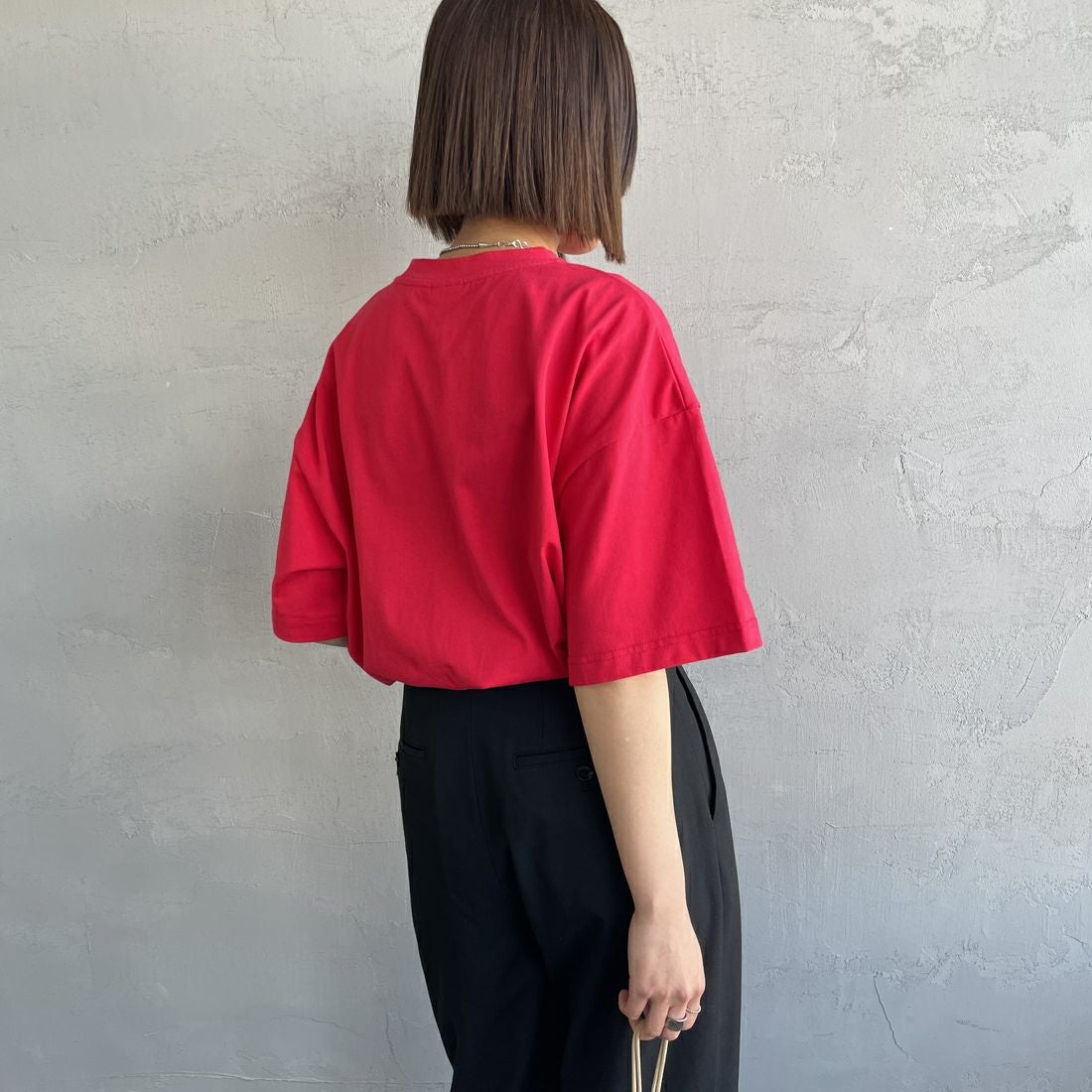 Fanatics [ファナティクス] 別注 MLB ワンポイントロゴ刺繍Tシャツ [ML0124FW0013-1-JF] RED &&モデル身長：159cm 着用サイズ：S&&