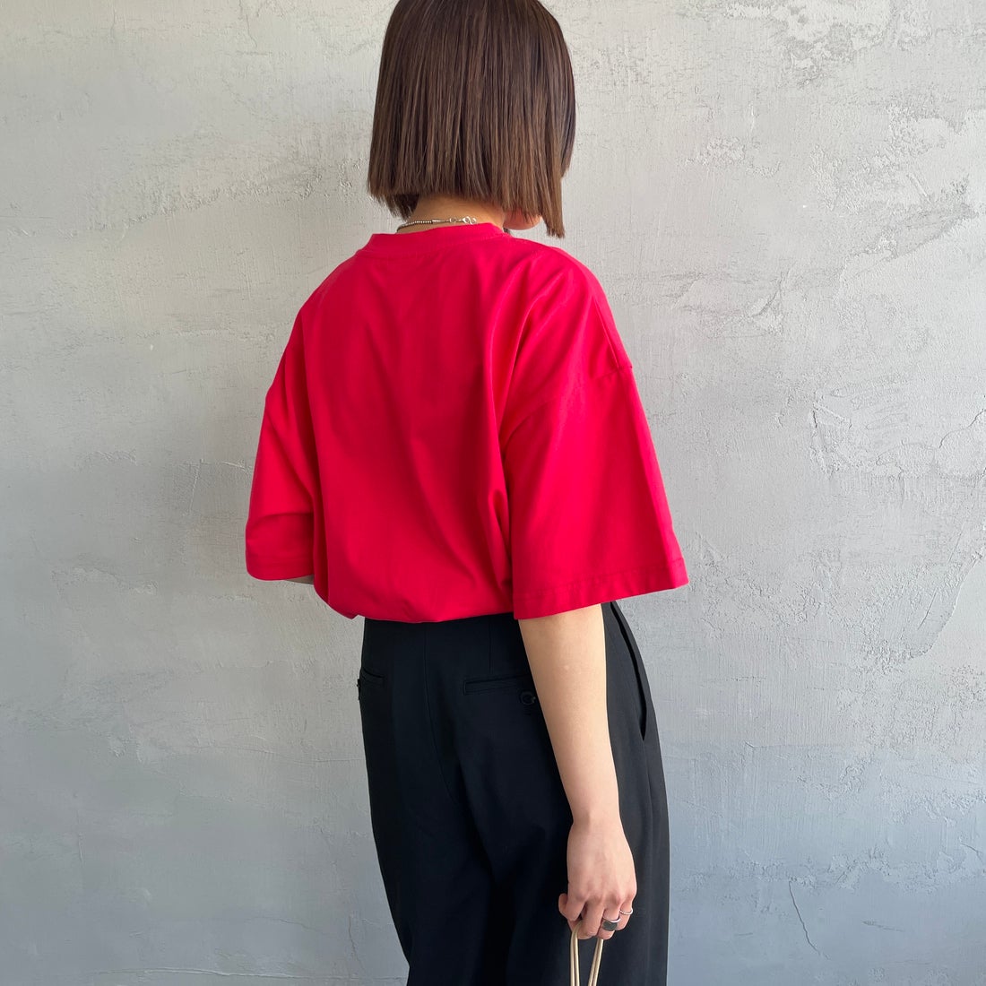 Fanatics [ファナティクス] 別注 MLB ワンポイントロゴ刺繍Tシャツ [ML0124FW0013-1-JF] RED &&モデル身長：159cm 着用サイズ：S&&