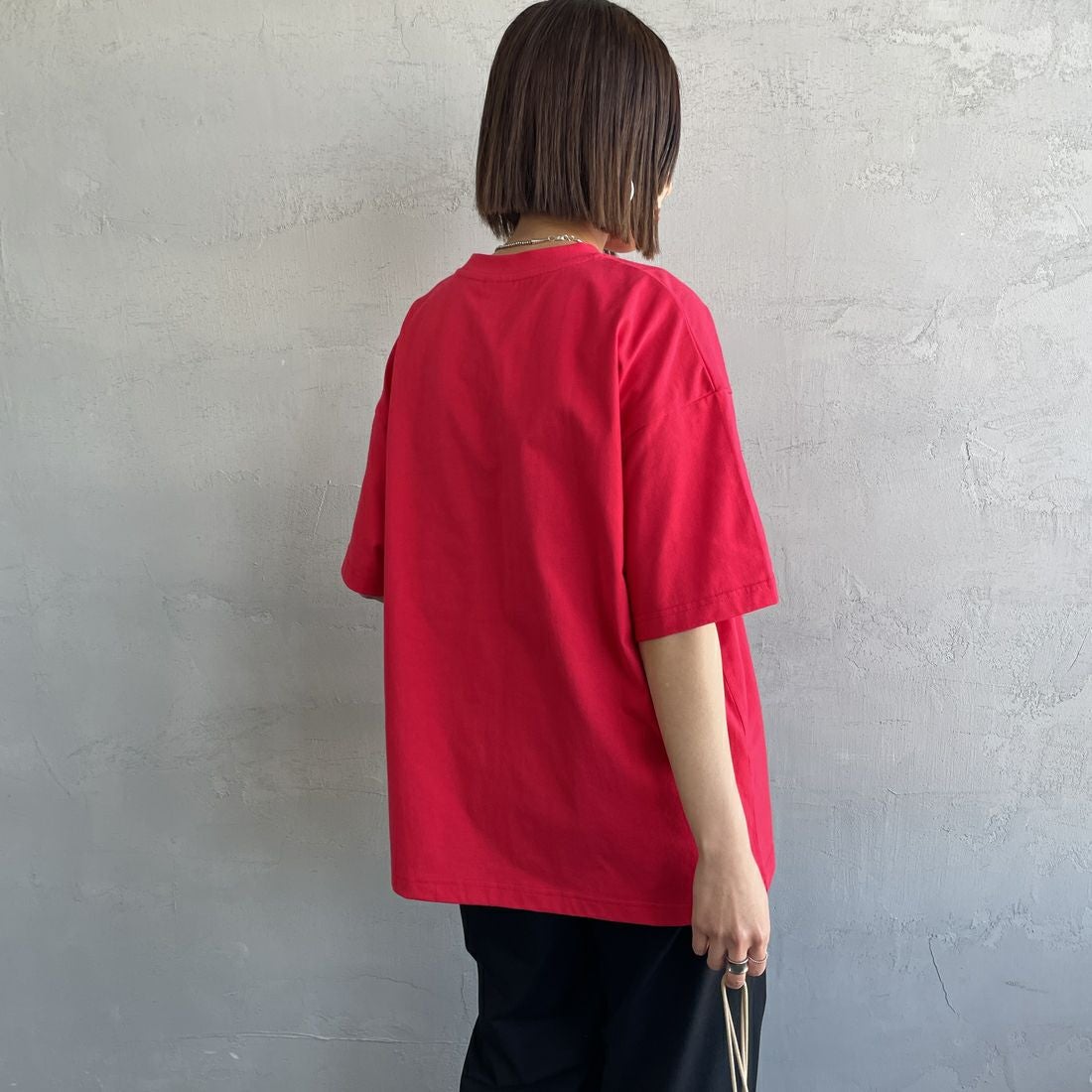 Fanatics [ファナティクス] 別注 MLB ワンポイントロゴ刺繍Tシャツ [ML0124FW0013-1-JF] RED &&モデル身長：159cm 着用サイズ：S&&