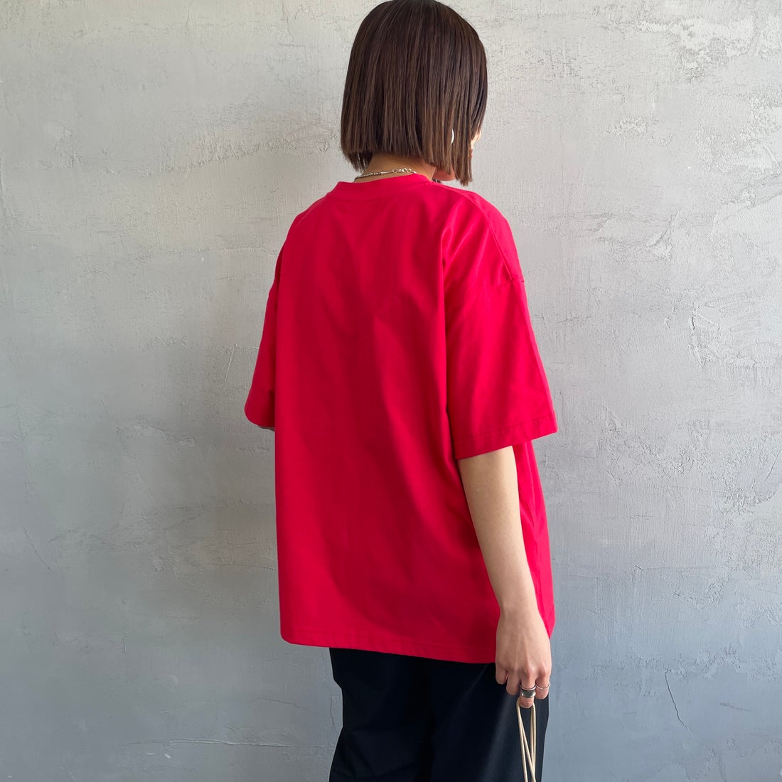 Fanatics [ファナティクス] 別注 MLB ワンポイントロゴ刺繍Tシャツ [ML0124FW0013-1-JF] RED &&モデル身長：159cm 着用サイズ：S&&