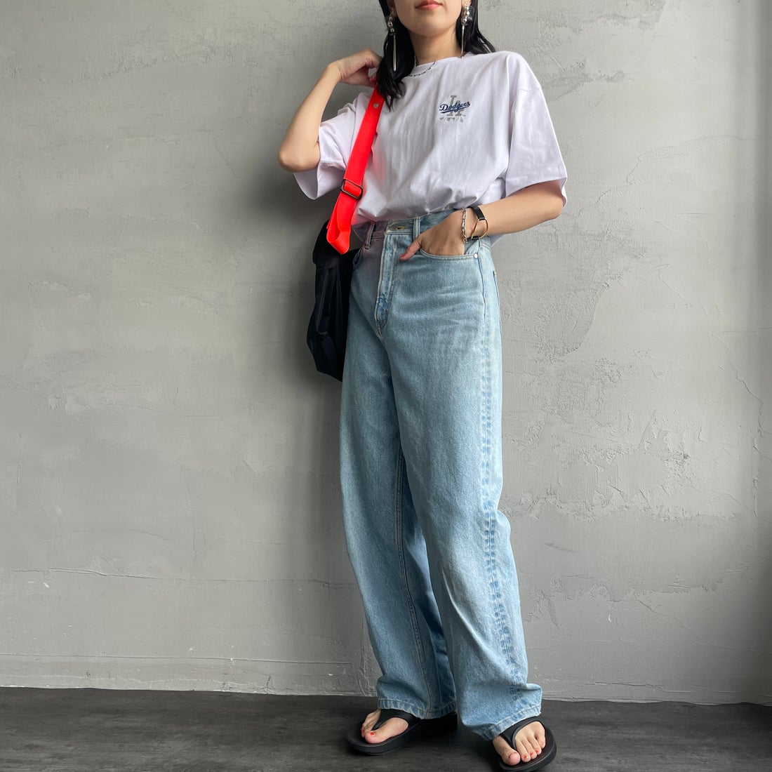 Fanatics [ファナティクス] 別注 MLB ワンポイントロゴ刺繍Tシャツ [ML0124FW0013-1-JF] WHITE &&モデル身長：160cm 着用サイズ：S&&