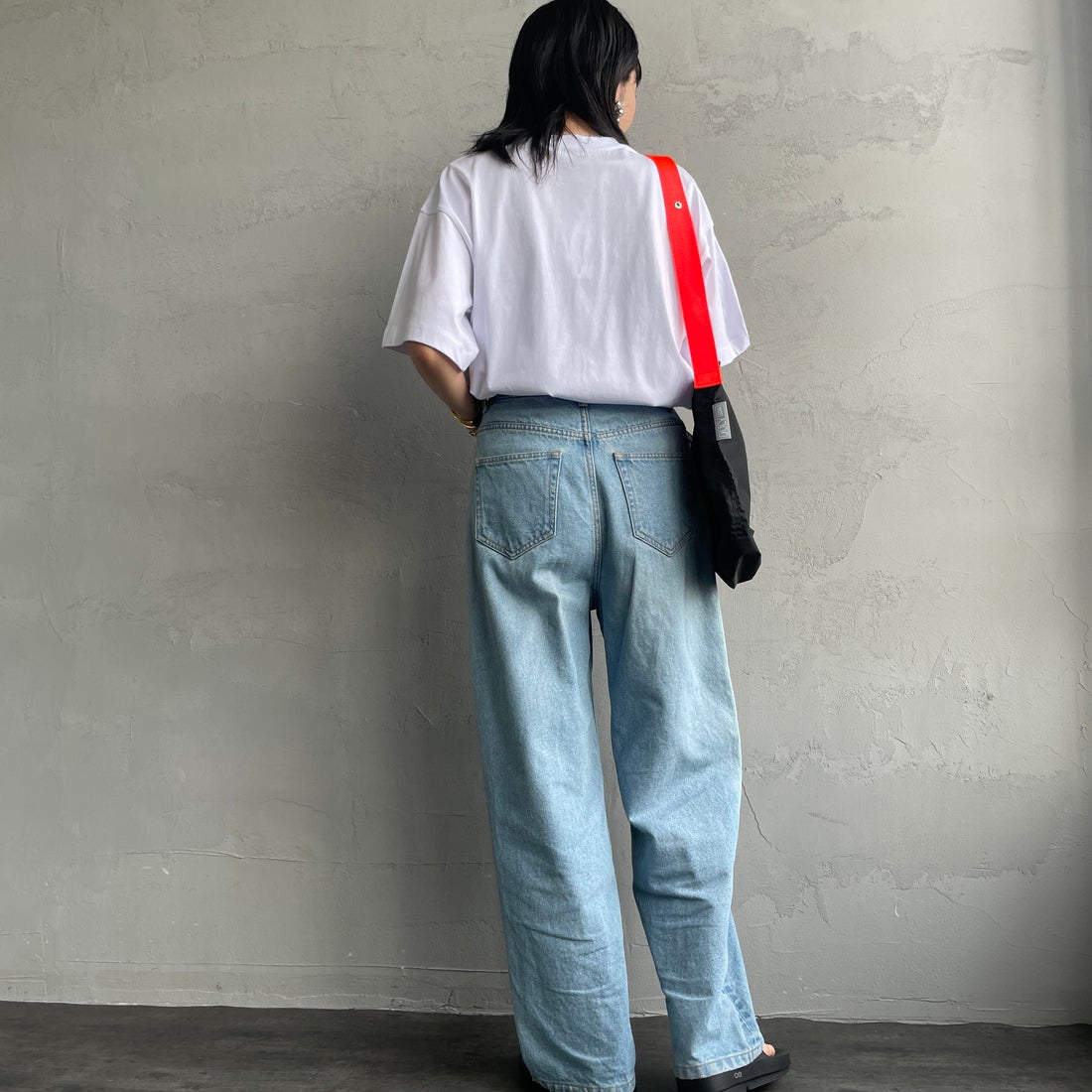 Fanatics [ファナティクス] 別注 MLB ワンポイントロゴ刺繍Tシャツ [ML0124FW0013-1-JF] WHITE &&モデル身長：160cm 着用サイズ：S&&