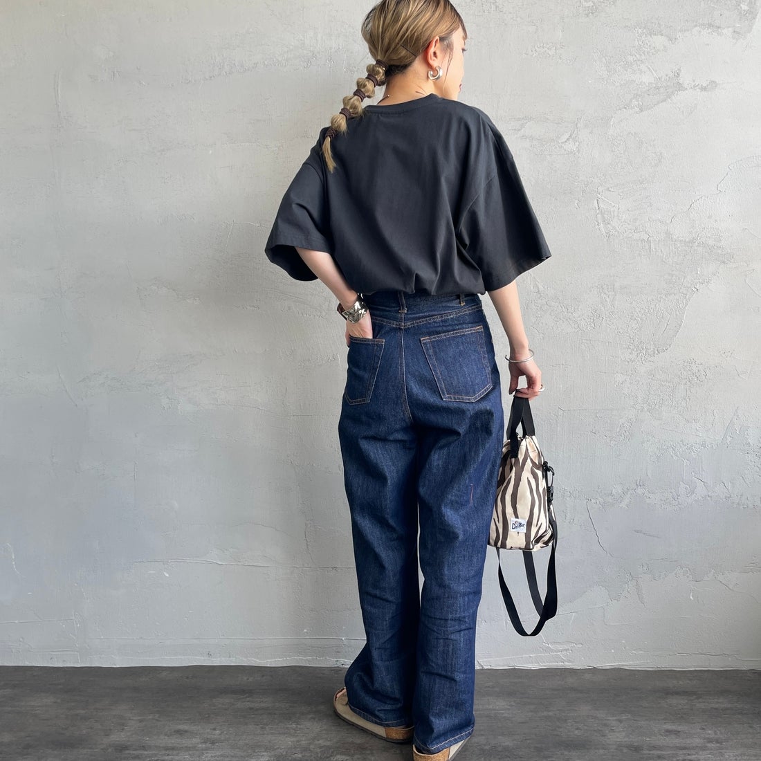 Fanatics [ファナティクス] 別注 MLB ワンポイントロゴ刺繍Tシャツ [ML0124FW0013-1-JF] BLACK &&モデル身長：150cm 着用サイズ：S&&