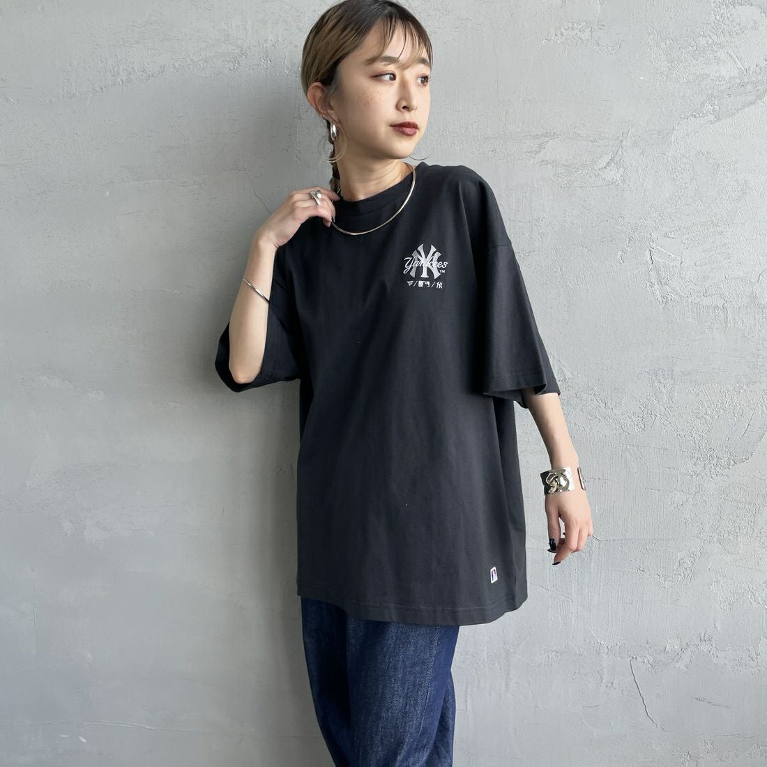 Fanatics [ファナティクス] 別注 MLB ワンポイントロゴ刺繍Tシャツ [ML0124FW0013-1-JF] BLACK &&モデル身長：150cm 着用サイズ：S&&
