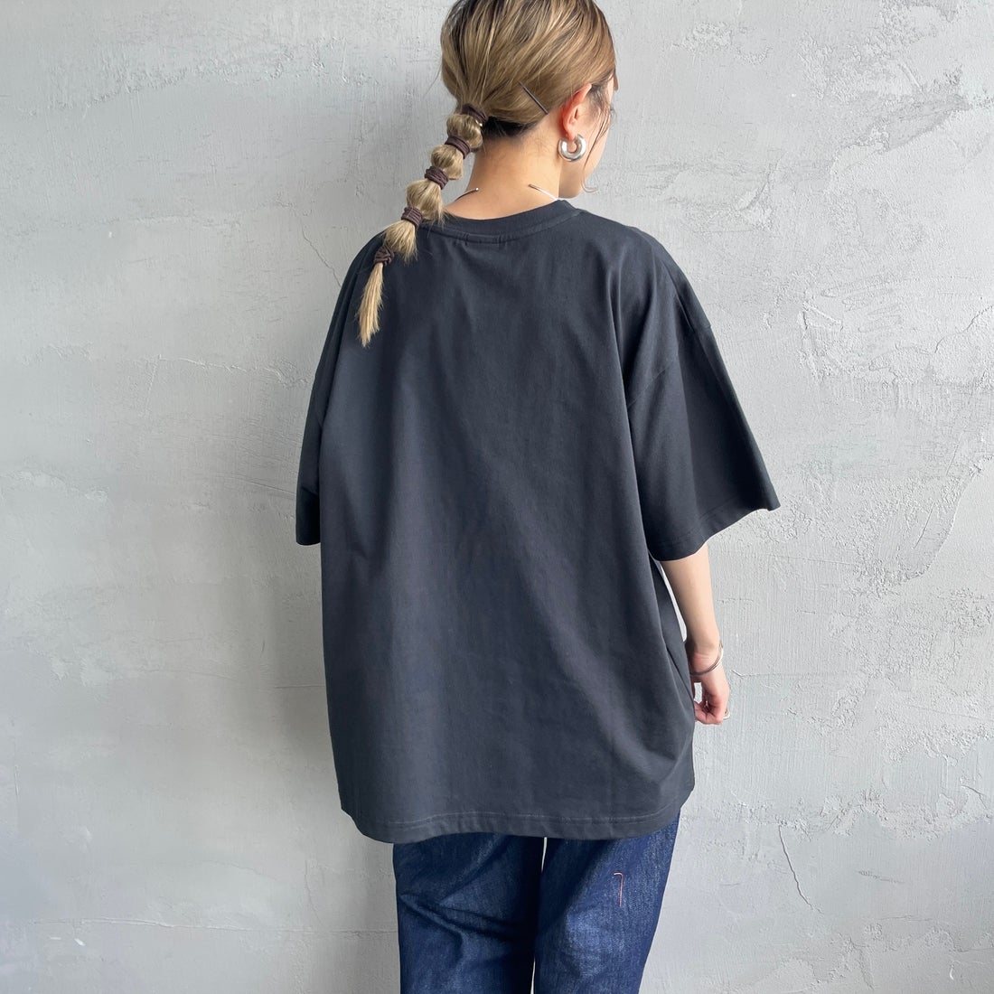 Fanatics [ファナティクス] 別注 MLB ワンポイントロゴ刺繍Tシャツ [ML0124FW0013-1-JF] BLACK &&モデル身長：150cm 着用サイズ：S&&