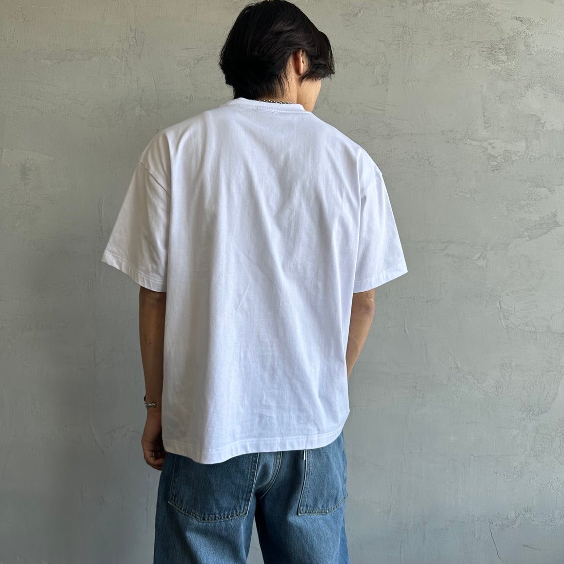 Fanatics [ファナティクス] 別注 MLB ワンポイントロゴ刺繍Tシャツ [ML0124FW0013-1-JF] WHITE &&モデル身長：179cm 着用サイズ：L&&