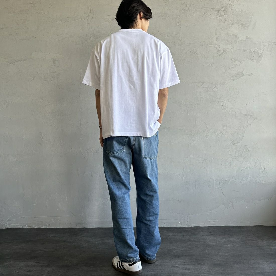 Fanatics [ファナティクス] 別注 MLB ワンポイントロゴ刺繍Tシャツ [ML0124FW0013-1-JF] WHITE &&モデル身長：179cm 着用サイズ：L&&