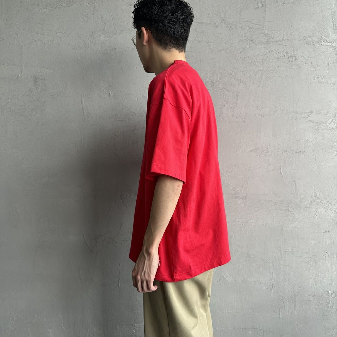 Fanatics [ファナティクス] 別注 MLB ワンポイントロゴ刺繍Tシャツ [ML0124FW0013-1-JF] RED &&モデル身長：167cm 着用サイズ：L&&