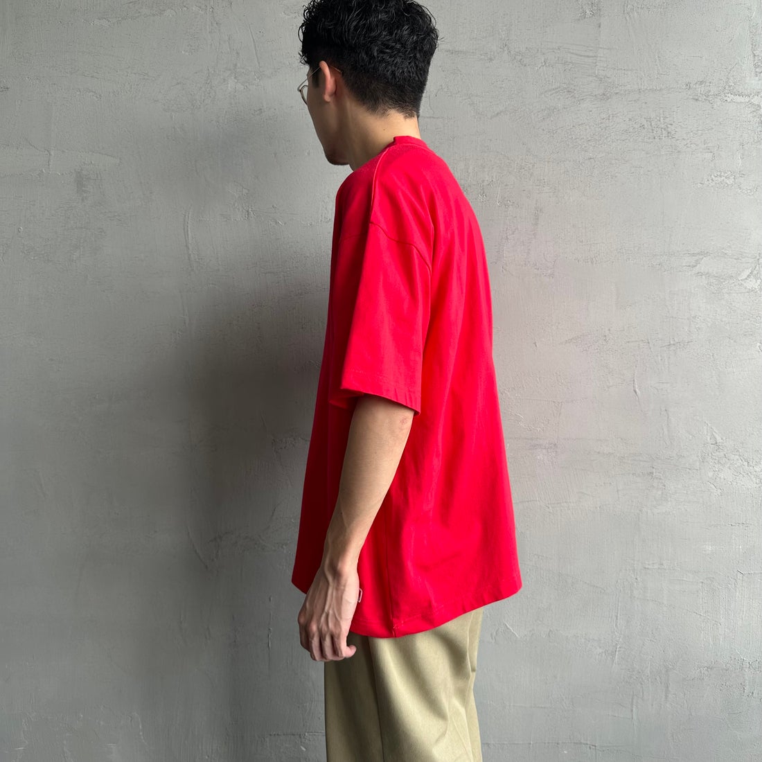 Fanatics [ファナティクス] 別注 MLB ワンポイントロゴ刺繍Tシャツ [ML0124FW0013-1-JF] RED &&モデル身長：167cm 着用サイズ：L&&