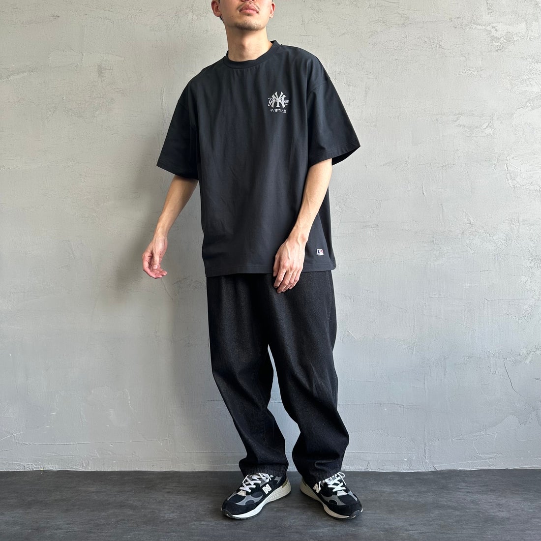 Fanatics [ファナティクス] 別注 MLB ワンポイントロゴ刺繍Tシャツ [ML0124FW0013-1-JF] BLACK &&モデル身長：167cm 着用サイズ：L&&