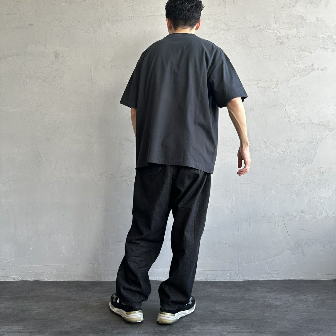 Fanatics [ファナティクス] 別注 MLB ワンポイントロゴ刺繍Tシャツ [ML0124FW0013-1-JF] BLACK &&モデル身長：167cm 着用サイズ：L&&