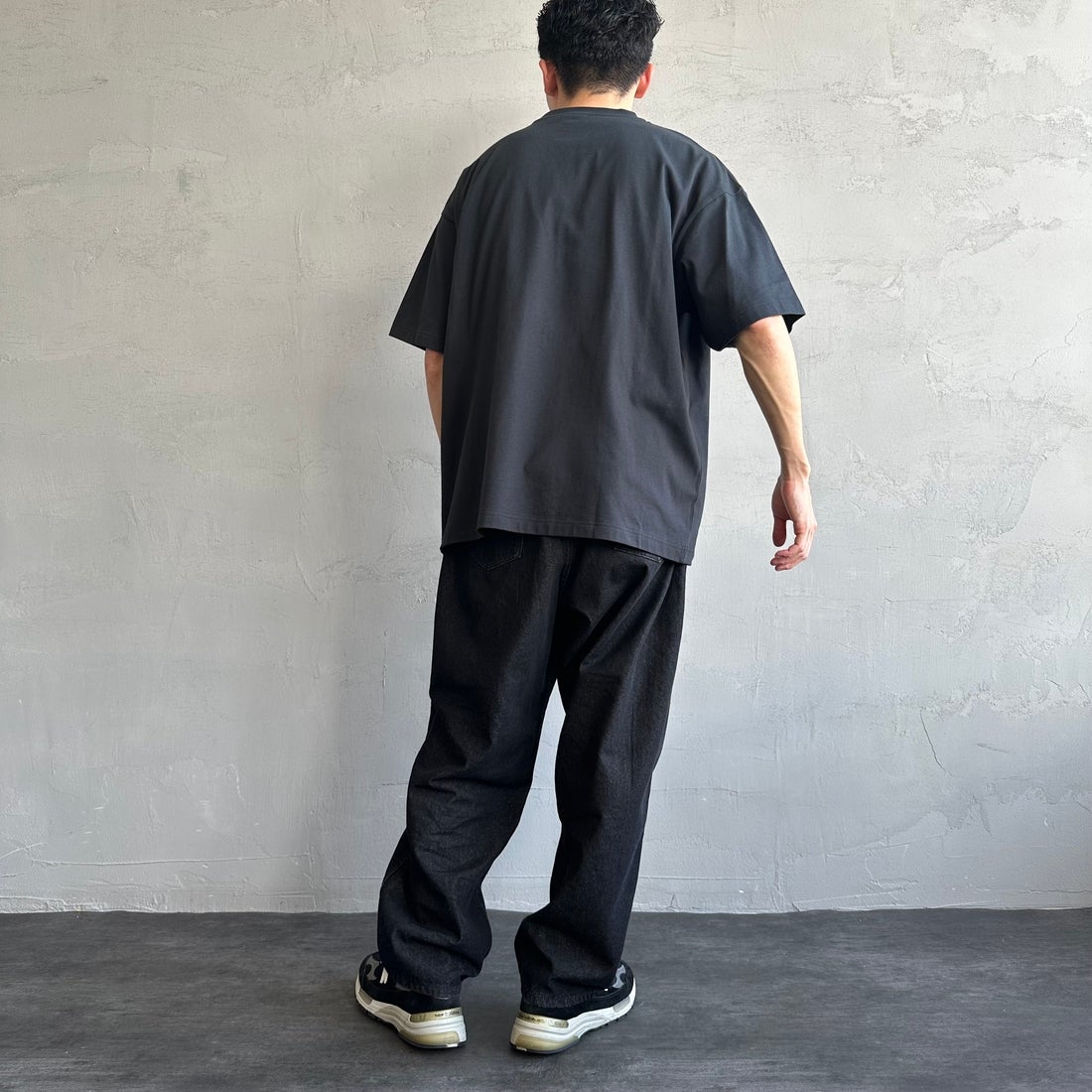 Fanatics [ファナティクス] 別注 MLB ワンポイントロゴ刺繍Tシャツ [ML0124FW0013-1-JF] BLACK &&モデル身長：167cm 着用サイズ：L&&