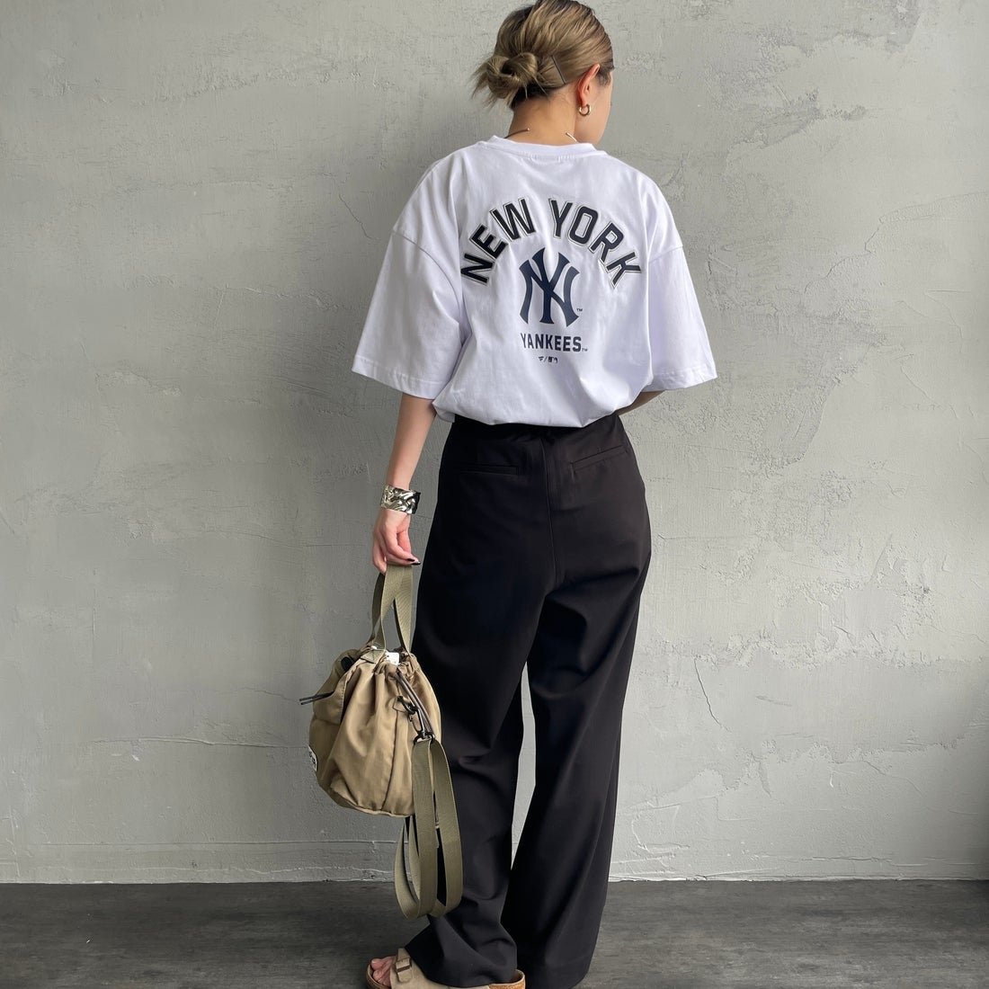 Fanatics [ファナティクス] 別注 MLBバックプリントTシャツ [ML0124FW0013-2-JF] WHITE &&モデル身長：150cm 着用サイズ：S&&