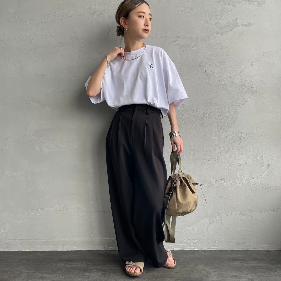 Fanatics [ファナティクス] 別注 MLBバックプリントTシャツ [ML0124FW0013-2-JF] WHITE &&モデル身長：150cm 着用サイズ：S&&