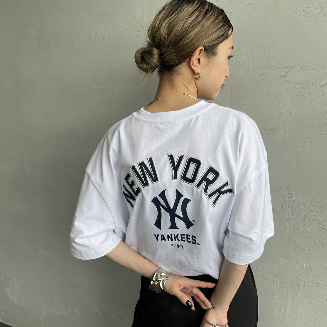 Fanatics [ファナティクス] 別注 MLBバックプリントTシャツ [ML0124FW0013-2-JF] WHITE &&モデル身長：150cm 着用サイズ：S&&