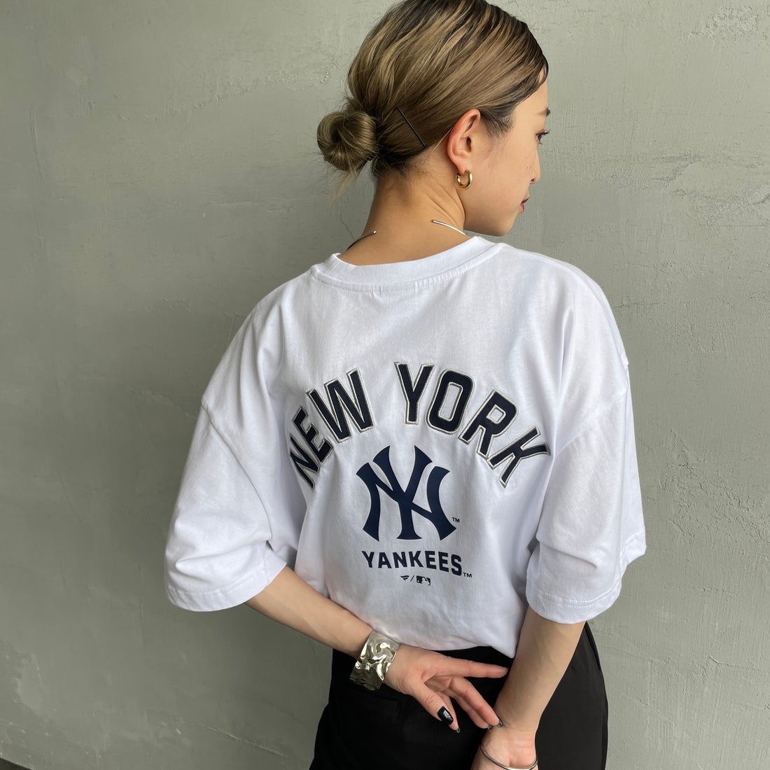 Fanatics [ファナティクス] 別注 MLBバックプリントTシャツ [ML0124FW0013-2-JF] WHITE &&モデル身長：150cm 着用サイズ：S&&