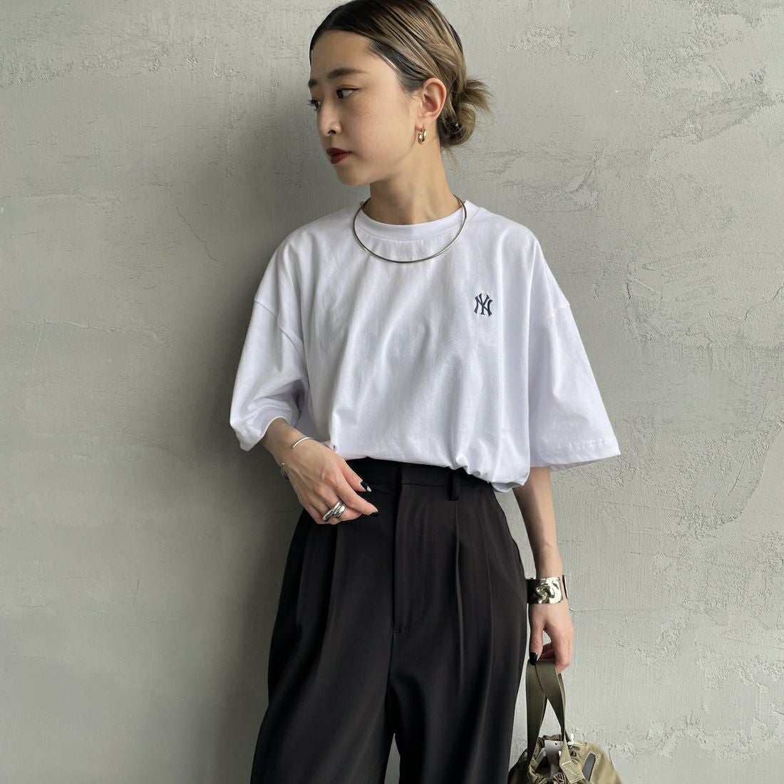 Fanatics [ファナティクス] 別注 MLBバックプリントTシャツ [ML0124FW0013-2-JF] WHITE &&モデル身長：150cm 着用サイズ：S&&