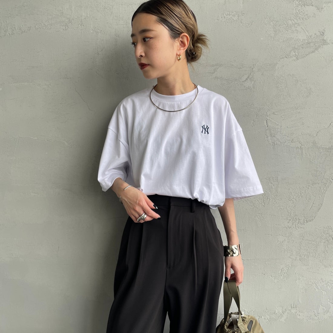 Fanatics [ファナティクス] 別注 MLBバックプリントTシャツ [ML0124FW0013-2-JF] WHITE &&モデル身長：150cm 着用サイズ：S&&